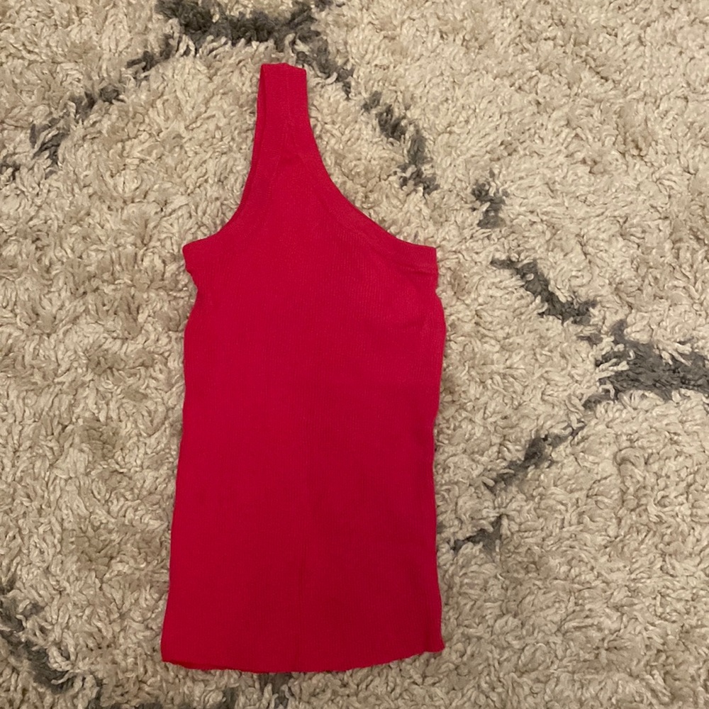 One shoulder top